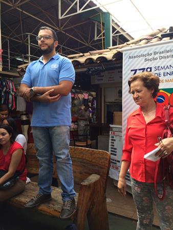 Tenda da Saúde Feira do Guará - 14/05 Manhã - Diretor Suderlan Sabino e Maria Arindelita